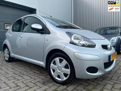 tweedehands Toyota Aygo 1.0-12V Comfort AIRCO - 5 DEURS - NW APK - LAGE KM - N.A.P - 3e EIGENAAR