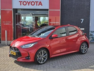 Rood Gebruikt 2024 Toyota Yaris Executive Hatchback | € 27.900 (Eerlijke prijs)