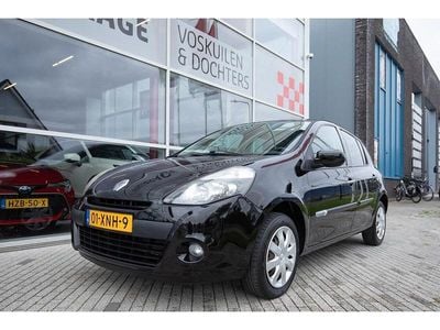 Zwart Gebruikt 2012 Renault Clio IV Authentique Hatchback | € 6.450 (Eerlijke prijs)