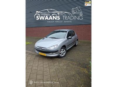 tweedehands Peugeot 206 1.4 Gentry met nieuwe APK