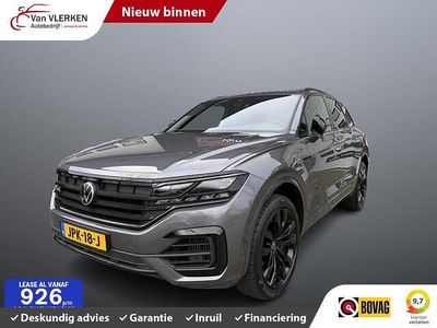Grijs (metallic) Gebruikt 2023 VW Touareg R SUV | € 68.950 (Eerlijke prijs)