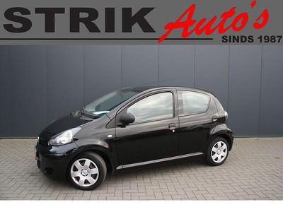 Zwart Gebruikt 2011 Toyota Aygo Cool Hatchback | € 2.583 (Eerlijke prijs)
