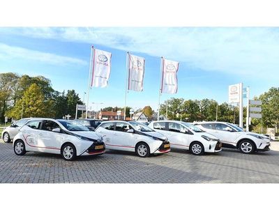 Occasion Toyota Aygo X-wave 69 PK (50 kW) 2016 Rood Hatchback