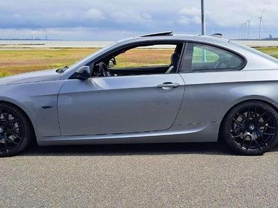 Grijs Occasion 2006 BMW 330 Executive Coupé | € 7.999 (Duur)