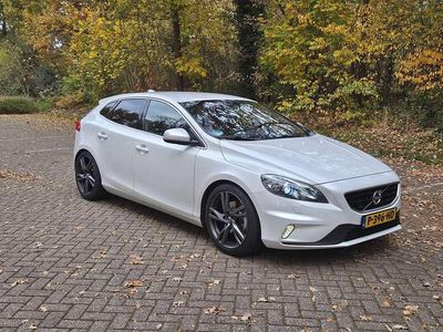Wit Gebruikt 2015 Volvo V40 R-Design Hatchback | € 14.750 (Iets duurder)