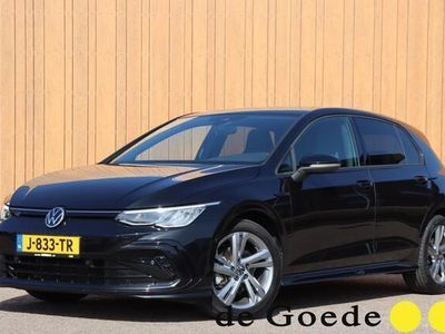 Zwart Gebruikt 2020 VW Golf VIII R-line Hatchback | € 22.940 (Eerlijke prijs)