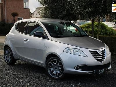 Grijs (metallic) Gebruikt 2011 Lancia Ypsilon Platinum Hatchback | € 3.950 (Eerlijke prijs)