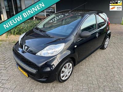 Zwart (metallic) Gebruikt 2011 Peugeot 107 Hatchback | € 2.925 (Eerlijke prijs)