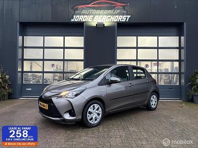 Grijs Occasion 2017 Toyota Yaris Hatchback | € 15.950 (Eerlijke prijs)