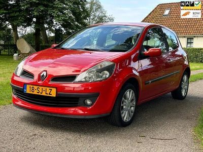 tweedehands Renault Clio 1.4-16V Dynamique Luxe Airco