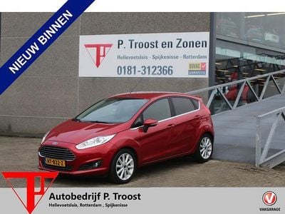 Rood Gebruikt 2016 Ford Fiesta Titanium Hatchback | € 11.950 (Eerlijke prijs)