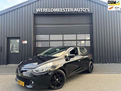 Zwart, metallic lak Occasion 2013 Renault Clio IV Expression Hatchback | € 4.895 (Iets duurder)