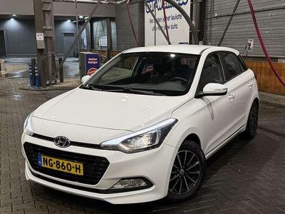 Wit Occasion 2017 Hyundai i20 Comfort Hatchback | € 6.950 (Eerlijke prijs)