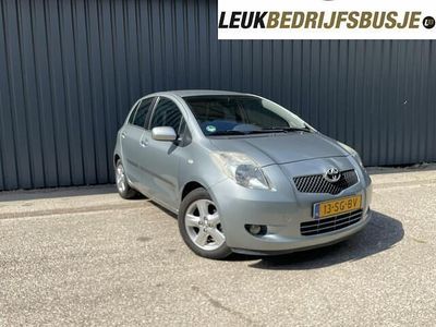 Grijs Gebruikt 2006 Toyota Yaris Luna Hatchback | € 2.995 (Eerlijke prijs)