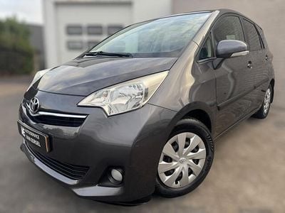 Grijs Gebruikt 2011 Toyota Verso-S MPV | € 8.950 (Eerlijke prijs)
