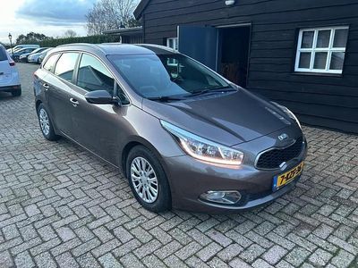 Bruin (metallic) Occasion 2013 Kia Ceed Sportswagon Stationwagen | € 4.250