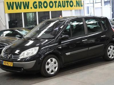 tweedehands Renault Scénic II 2.0-16V Expression Luxe Airco, Isofix, Cruise control, Trekhaak