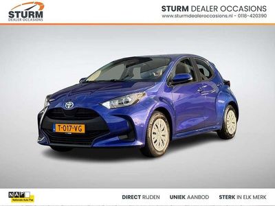 Blauw (metallic) Occasion 2023 Toyota Yaris Hybrid Active Hatchback | € 20.495 (Goede deal)