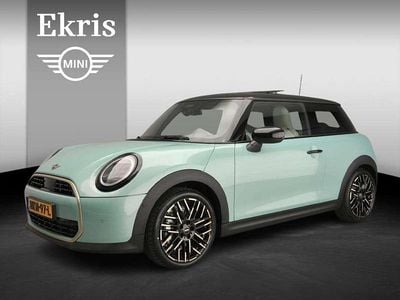 Occasion Mini Cooper Favoured 156 PK (114 kW) 2025 Groen Hatchback