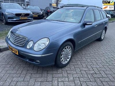 Blauw (metallic) Gebruikt 2005 Mercedes E240 Elegance Stationwagen | € 4.900