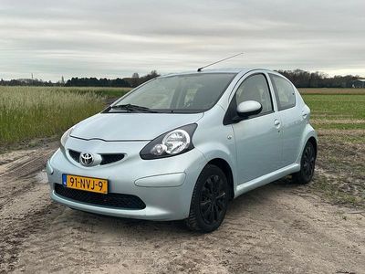 Grijs (metallic) Gebruikt 2007 Toyota Aygo Hatchback | € 3.950 (Eerlijke prijs)