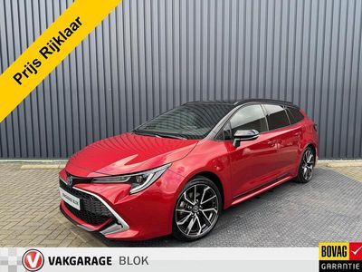 Rood, metallic lak Gebruikt 2023 Toyota Corolla Executive Stationwagen | € 33.450 (Iets duurder)