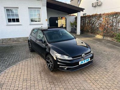 Zwart Occasion 2018 VW Golf Highline Sedan | € 20.990