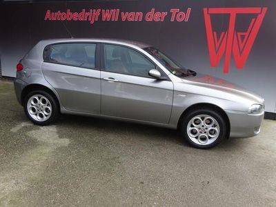 tweedehands Alfa Romeo 147 1.9 JTD-m COLLEZIONE | 5-DRS | LEER | NAVIGATIE | CRUISE | NETJES!!