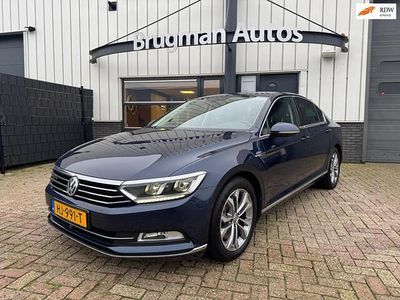 Blauw (metallic) Gebruikt 2015 VW Passat Highline Sedan | € 13.450 (Super prijs)