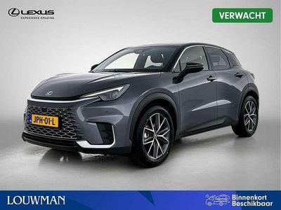Grijs (metallic) Gebruikt 2024 Lexus LBX SUV | € 38.950 (Eerlijke prijs)