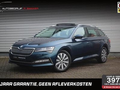 Blauw (metallic) Occasion 2022 Skoda Superb Style Stationwagen | € 29.995 (Eerlijke prijs)