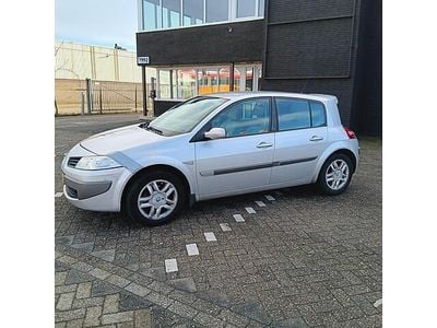 Grijs Occasion 2006 Renault Mégane II Dynamique Hatchback | € 1.375 (Eerlijke prijs)