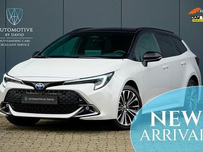 Wit (metallic) Occasion 2024 Toyota Corolla Business Edition Stationwagen | € 28.695 (Eerlijke prijs)