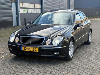 Zwart Occasion 2005 Mercedes E350 Avantgarde Sedan | € 6.999 (Iets duurder)