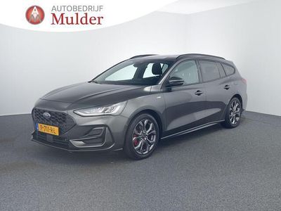 Grijs Gebruikt 2022 Ford Focus ST-Line Stationwagen | € 17.445 (Eerlijke prijs)