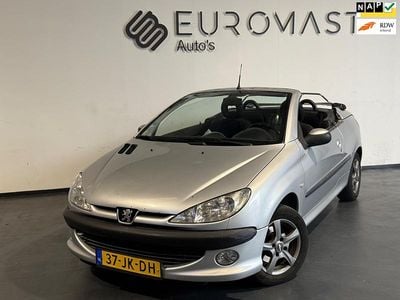Grijs Gebruikt 2002 Peugeot 206 CC Cabriolet | € 2.250 (Eerlijke prijs)