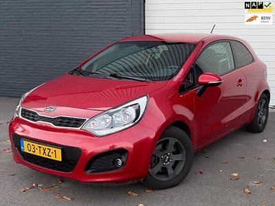 Rood Gebruikt 2012 Kia Rio Hatchback | € 7.950 (Eerlijke prijs)