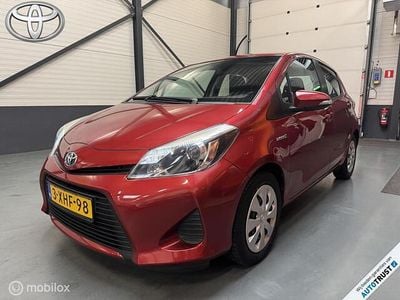 Rood Gebruikt 2014 Toyota Yaris Hatchback | € 10.950 (Goede deal)