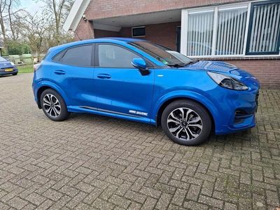 Blauw (metallic) Gebruikt 2022 Ford Puma ST-Line Hatchback | € 23.950 (Eerlijke prijs)
