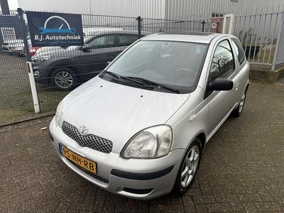 Grijs (metallic) Gebruikt 2003 Toyota Yaris Terra Hatchback | € 1.750 (Eerlijke prijs)