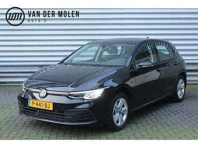 Zwart Occasion 2022 VW Golf VIII Life Hatchback | € 21.950 (Eerlijke prijs)
