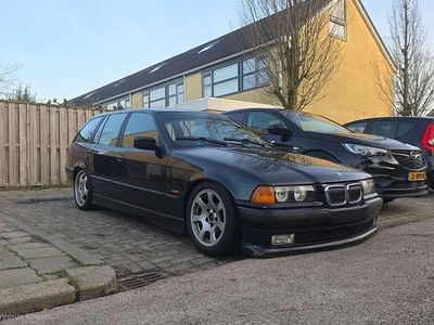 Zwart Occasion 1997 BMW 316 Stationwagen | € 2.500