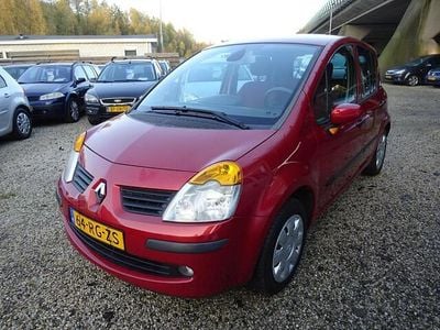Rood (metallic) Gebruikt 2005 Renault Modus Luxe MPV | € 1.195 (Goede deal)