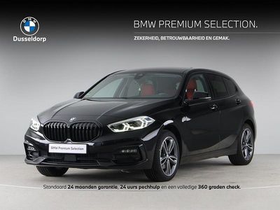 Zwart Occasion 2022 BMW 118 Sport Line Hatchback | € 24.950 (Eerlijke prijs)
