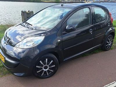 tweedehands Peugeot 107 1.0 AIRCO is voorzien van een nieuwe apk