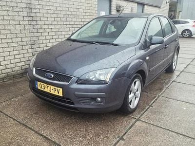 Grijs Occasion 2006 Ford Focus Futura Hatchback | € 2.950 (Eerlijke prijs)