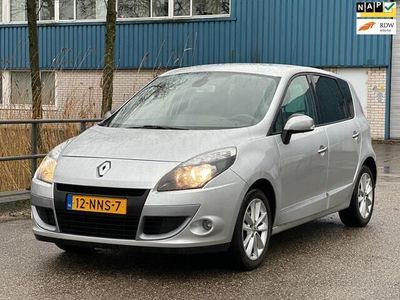 Grijs Gebruikt 2010 Renault Scénic III MPV | € 3.999 (Goede deal)