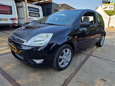 tweedehands Ford Fiesta 1.6-16V Ghia *apk:06-2024*