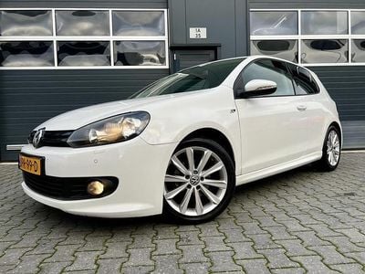 Wit Gebruikt 2011 VW Golf VI R-line Hatchback | € 6.999 (Eerlijke prijs)