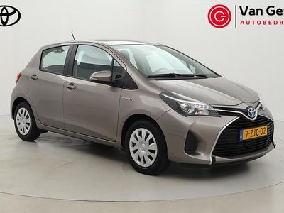 Bruin Gebruikt 2015 Toyota Yaris Hybrid Hatchback | € 13.999 (Eerlijke prijs)